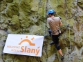Na Slánské hoře jsou otevřeny nové lezecké cesty, vyzkoušel si je i starosta Hrabánek (Foto: Veronika Víborčíková - KL)
