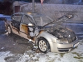Ve čtvrtek lehla popelem v Družci škodovka, řidiče odvezla záchranka (Foto: HZS Středočeského kraje)