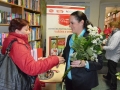 Vendula Špetlíková pokřtila v kladenském knihkupectví svoji kuchařku (Foto: KL)