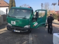 Mladík ve Švermově nezvládl řízení a narazil do stojícího nákladního vozu (Foto: Kamil Záhradník)