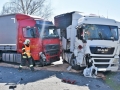 Ve Slaném se srazily dva kamiony, odnesla to i dodávka (Foto: KL)