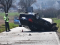 Nedaleko Slaného havaroval opilý řidič, skončil s vozem na střeše (Foto: KL)