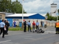 Při dopravní nehodě v Kladně došlo k těžkému poranění motocyklisty (Foto: KL)