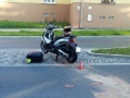 V Kladně havaroval řidič skútru, jeho spolujezdec se zranil (Foto: Kamil Záhradník)