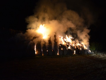 Škoda způsobená požárem stohu byla vyčíslena na osmdesát tisíc korun. Foto: HZS STČK