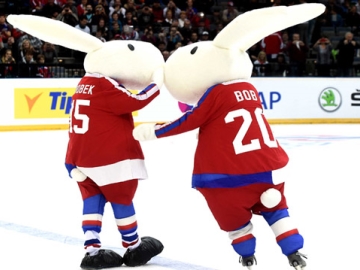 Maskoty hokejového mistrovství světa čeká dnes v Kladně překvapení (Foto: Rytíři Kladno)