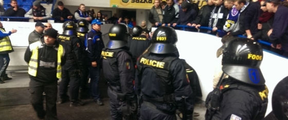 Policie hledá svědky napadení fanouška na kladenském stadionu (Foto: KL)