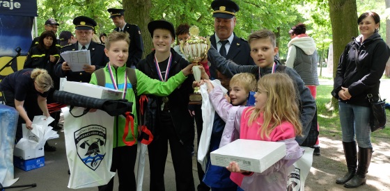 Putovní pohár v hasičské soutěži na Sletišti vyhráli žáci z Družce (Foto: Anne-Nicolette Vacinová - KL)